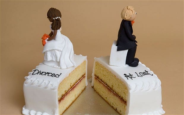 торт с символикой развода