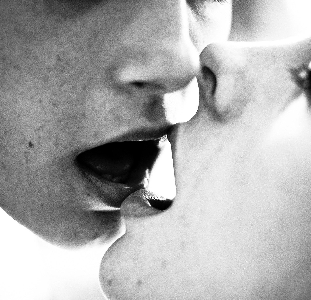 После страстного поцелуя. Сочный поцелуй. Поцелуй с языком. Нежный поцелуй. Глубокий поцелуй с языком.