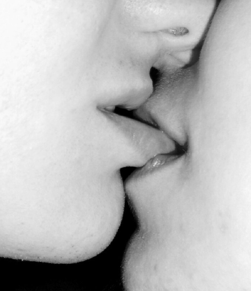 поцелуй мужчины и женщины